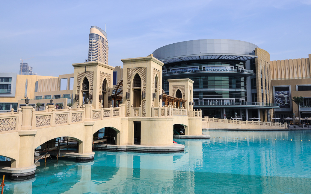 Die Dubai Mall ist mit 350.000 Quadratmetern eines der größten Einkaufszentren der Welt Die Dubai Mall ist mit 350.000 Quadratmetern eines der größten Einkaufszentren der Welt © Philip Lange / Shutterstock.com