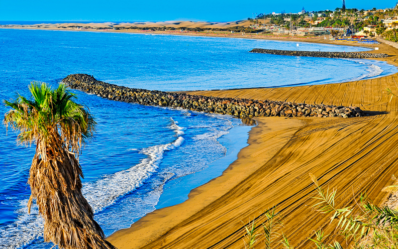 Blick auf den beliebten Strand Playa del Ingles auf Gran Canaria Blick auf den beliebten Strand Playa del Ingles auf Gran Canaria © nito / Shutterstock.com